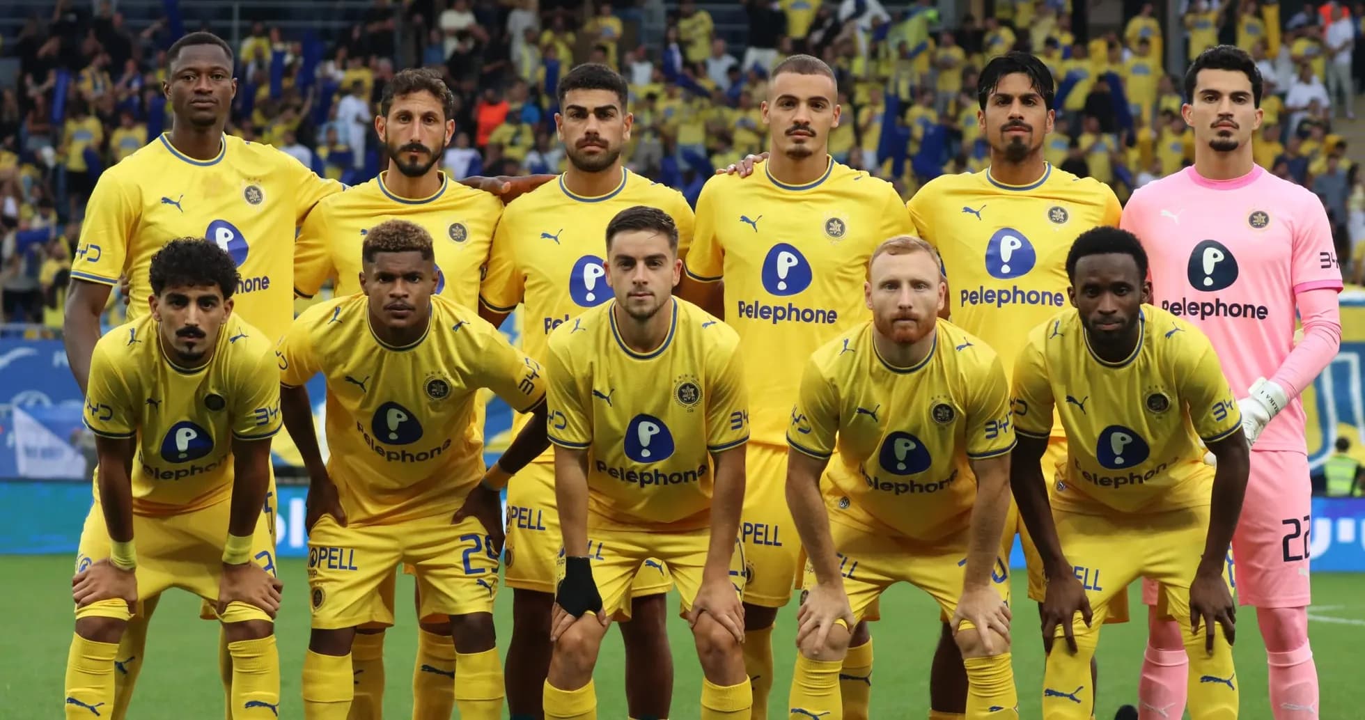 Jugadores de Maccabi Tel Aviv en alineación Jugadores de Maccabi Tel Aviv en alineación