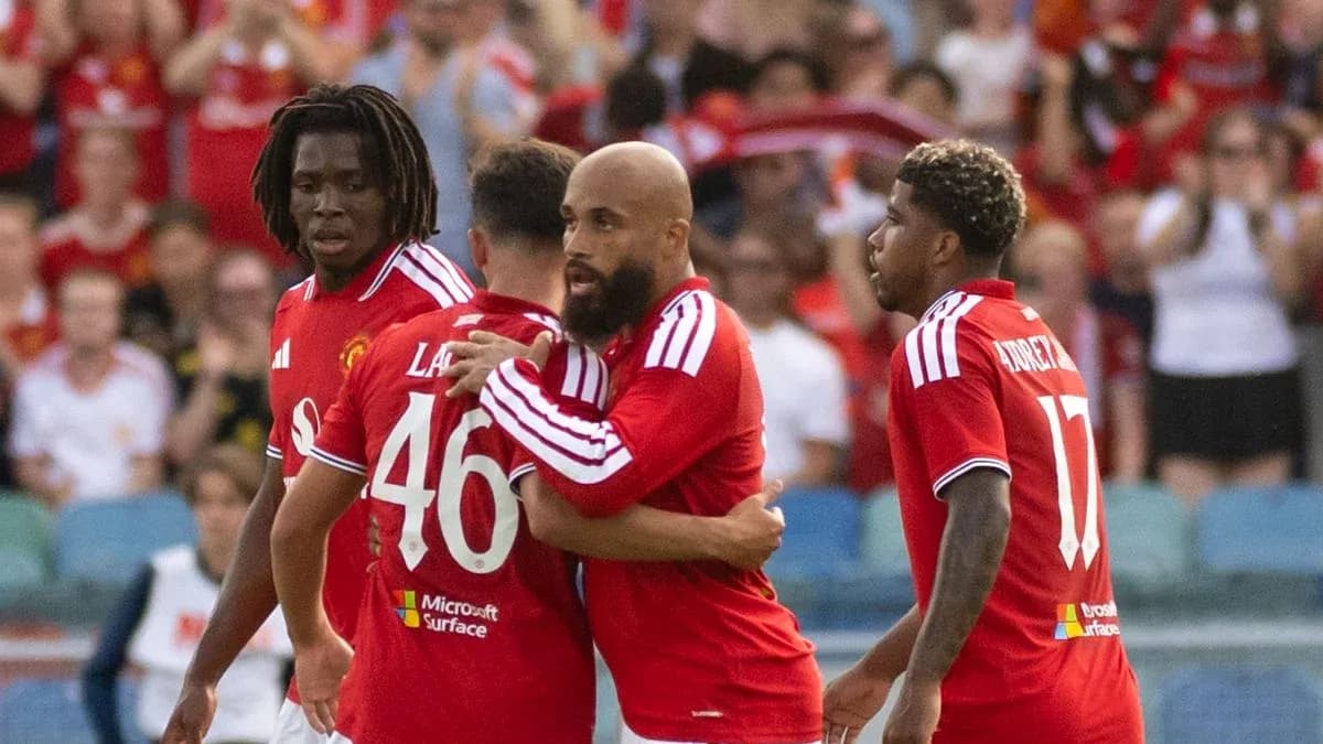 Jugadores de Manchester United celebrando un gol Jugadores de Manchester United celebrando un gol