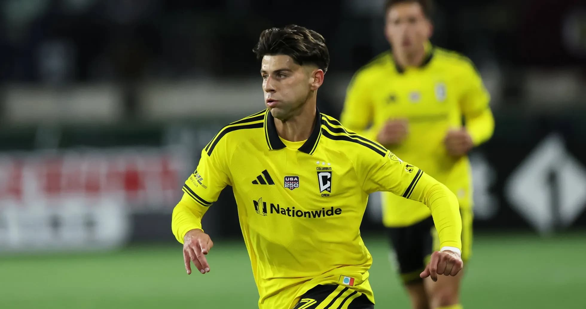 Jugador del Columbus Crew corriendo en el partido Jugador del Columbus Crew corriendo en el partido