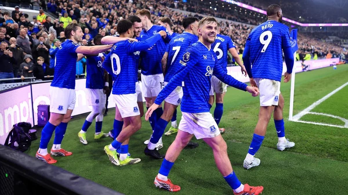 Jugadores de Everton celebrando un gol en el partido Jugadores de Everton celebrando un gol en el partido