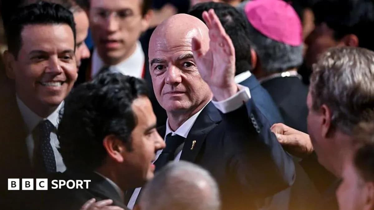 Gianni Infantino saludando en evento de FIFA Gianni Infantino saludando en evento de FIFA