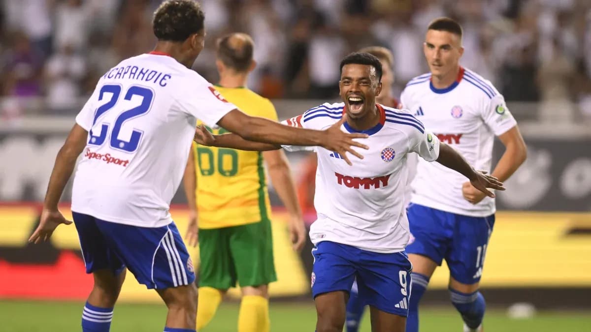 Jugadores de HNK Hajduk Split celebrando un gol Jugadores de HNK Hajduk Split celebrando un gol