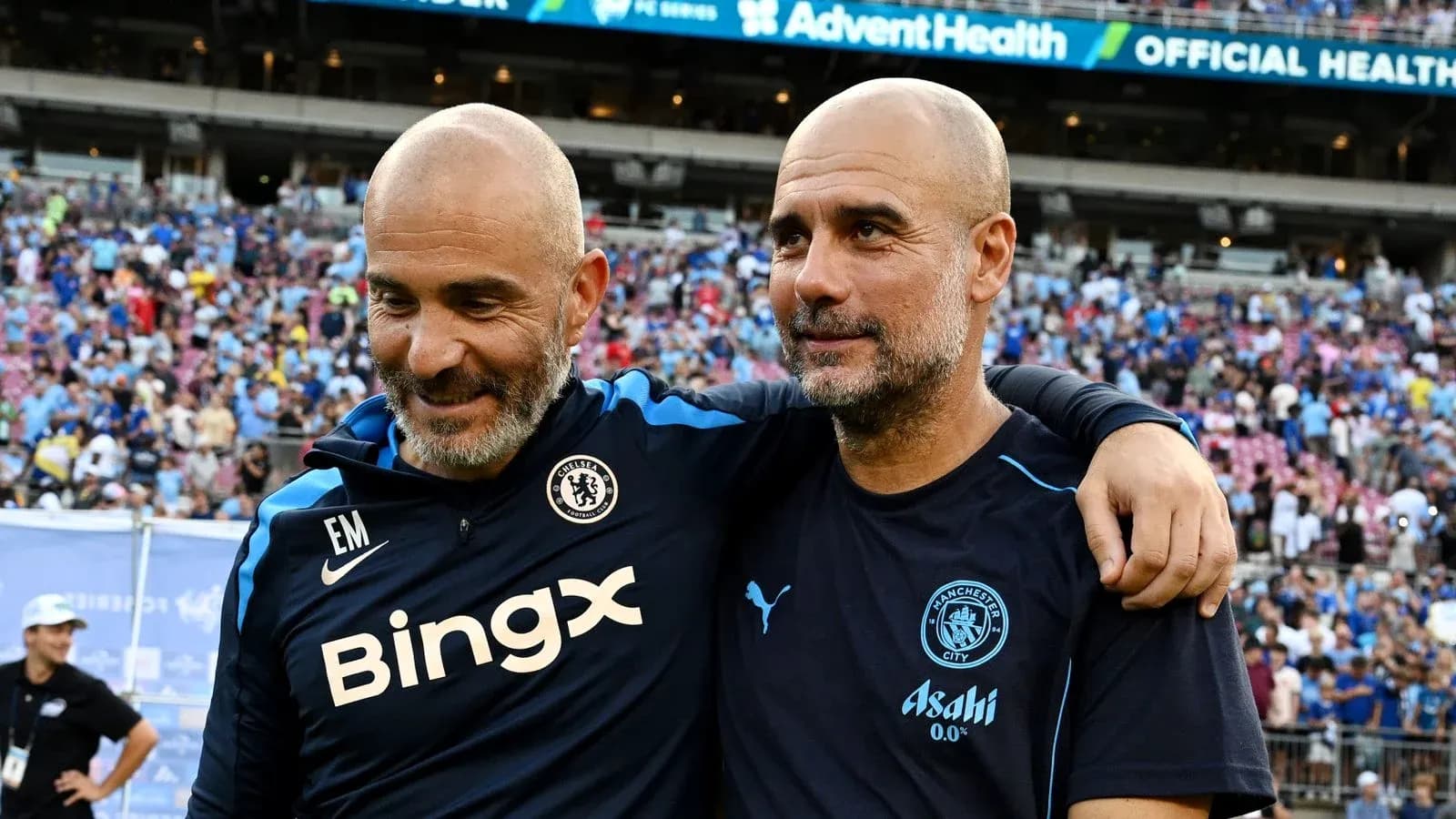 Entrenadores de Chelsea y Manchester City juntos en el campo Entrenadores de Chelsea y Manchester City juntos en el campo