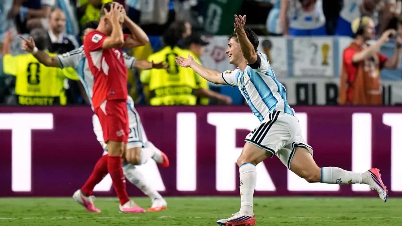 Jugador argentino celebrando un gol en el partido Jugador argentino celebrando un gol en el partido
