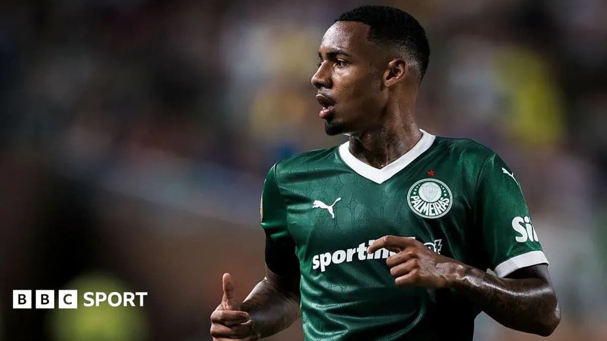 Jugador de Palmeiras en acción durante partido Jugador de Palmeiras en acción durante partido