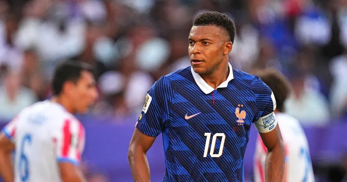 Kylian Mbappé en acción durante un partido Kylian Mbappé en acción durante un partido