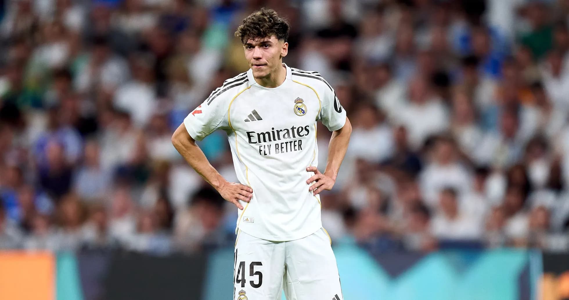 Jugador de Real Madrid en acción durante un partido Jugador de Real Madrid en acción durante un partido