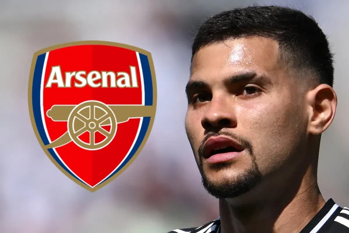 Jugador con logo del Arsenal en el fondo Jugador con logo del Arsenal en el fondo