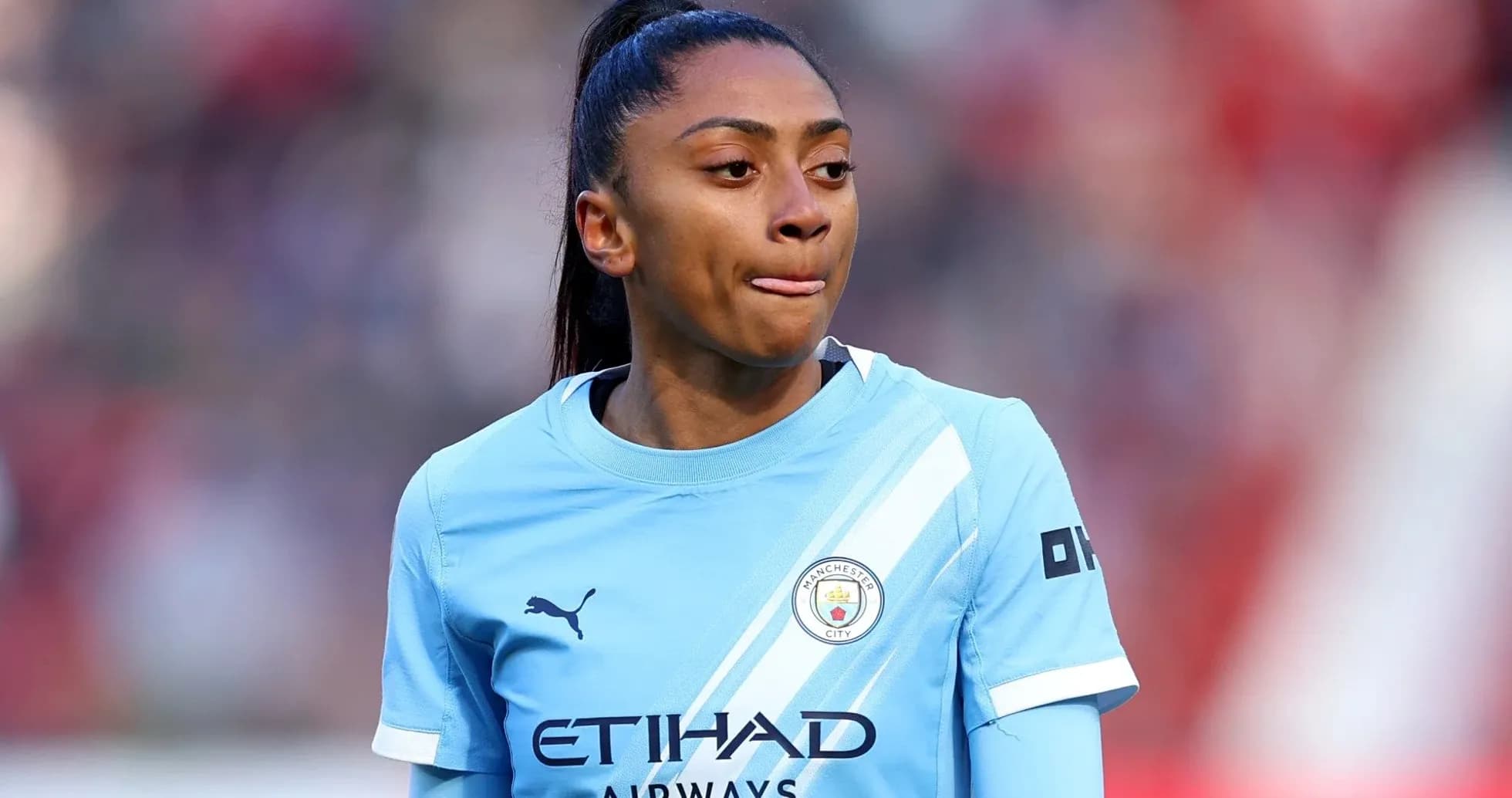 Jugadora de Manchester City en uniforme durante el partido Jugadora de Manchester City en uniforme durante el partido