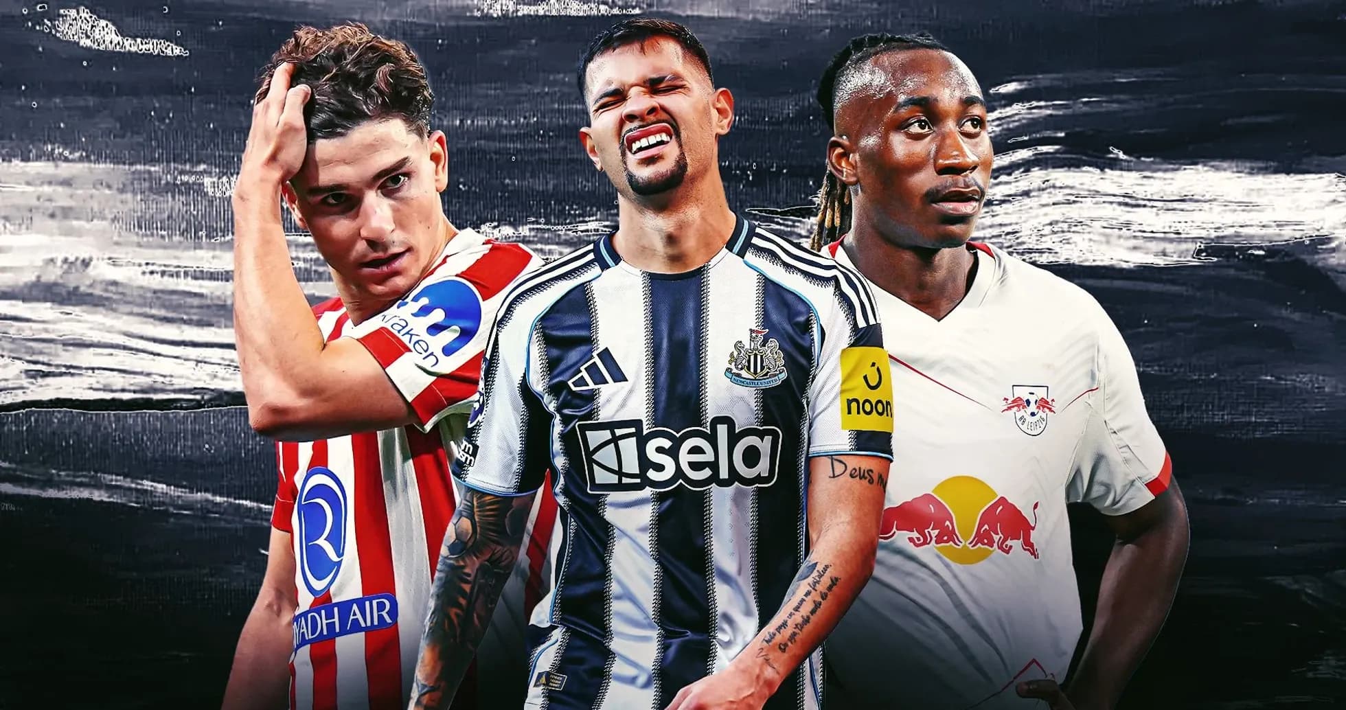 Tres jugadores de fútbol en uniformes de equipos Tres jugadores de fútbol en uniformes de equipos