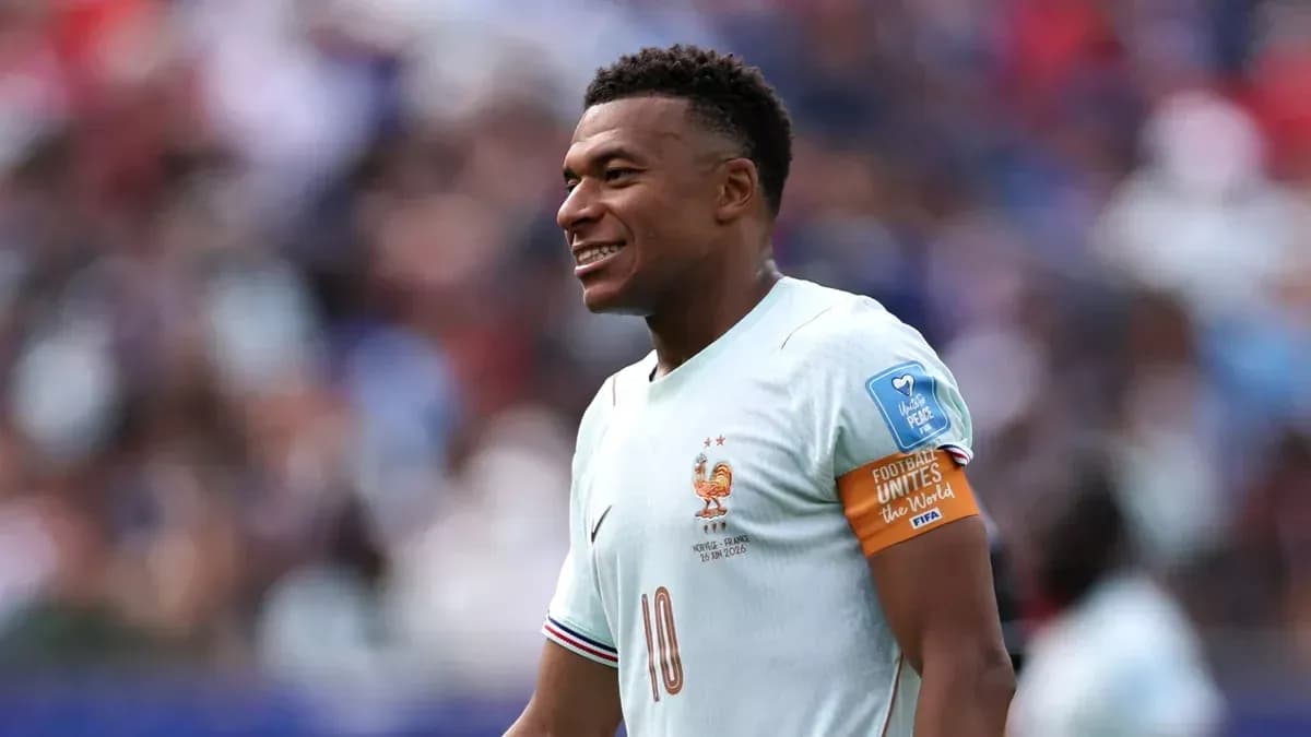 Jugador de Francia con el brazalete de capitán Jugador de Francia con el brazalete de capitán